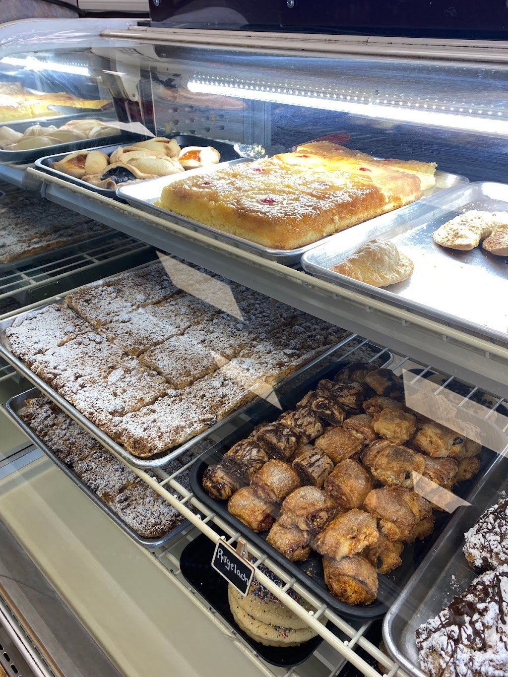 D&D Bakery Shoppe | 946 Montauk Hwy, Copiague, NY 11726 | Phone: (516) 454-6737