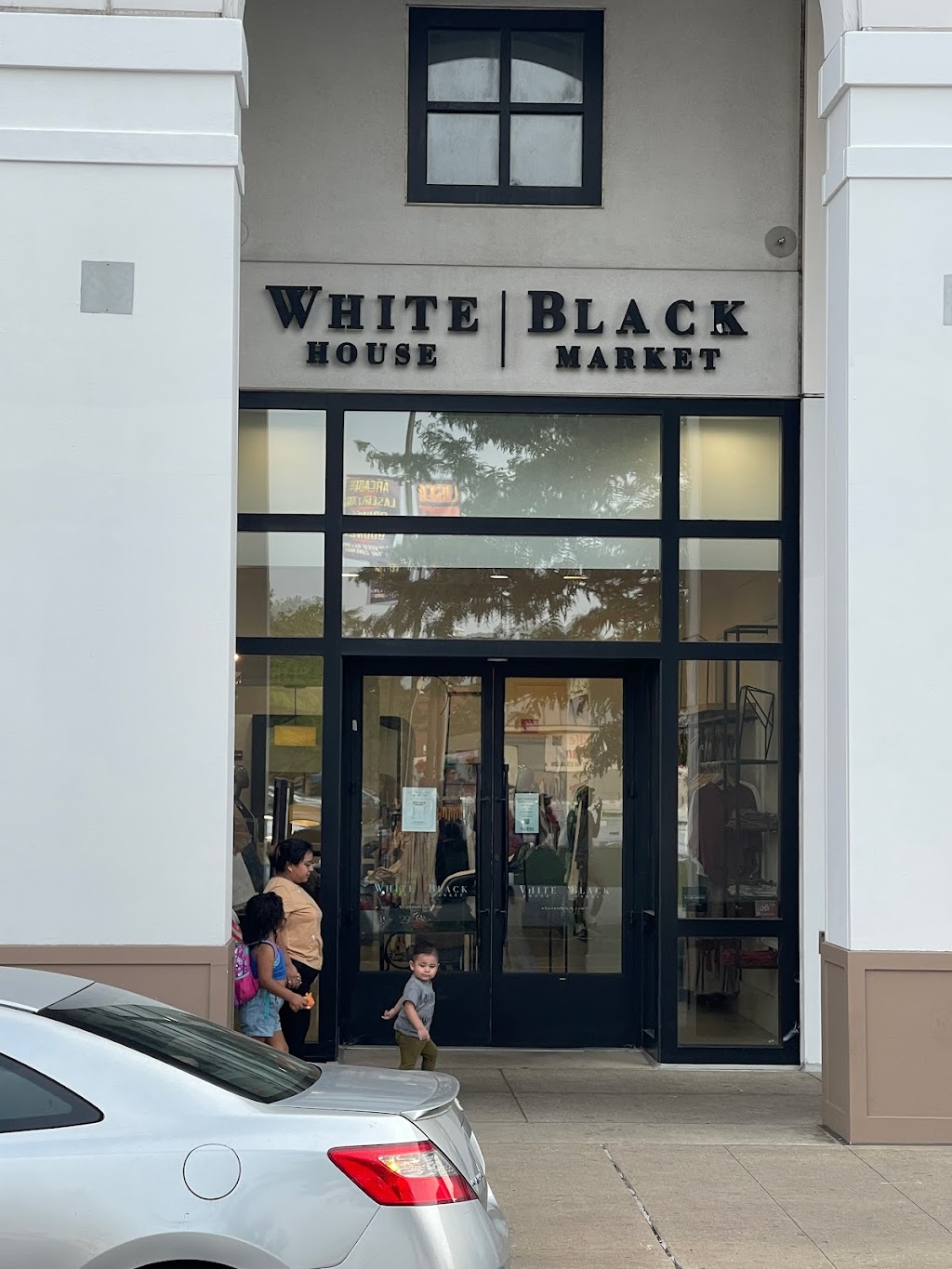 White House Black Market | 7103 80th St Space 7 - 104, Queens, NY 11385 | Phone: (718) 326-0235