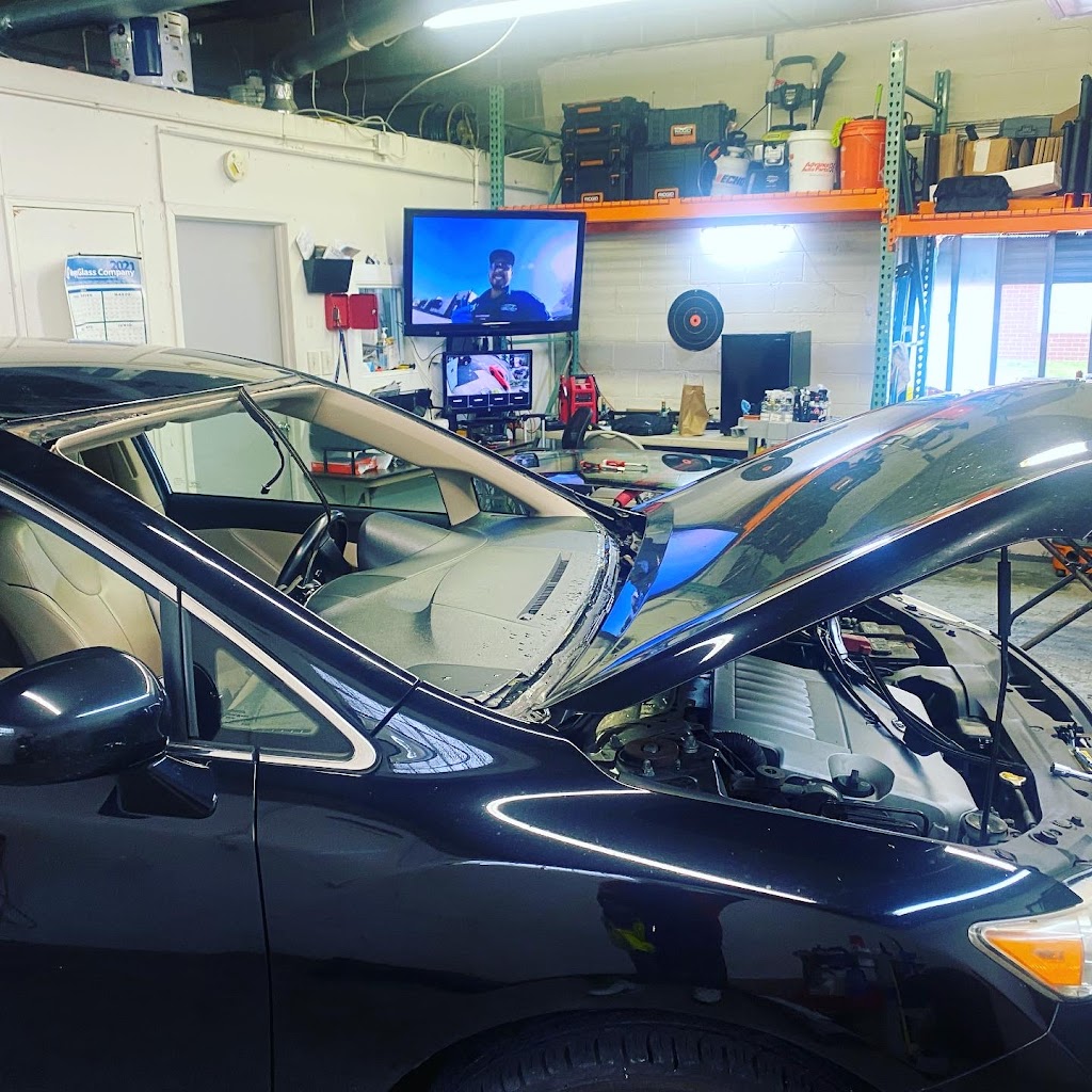 Xtreme Auto Glass | 6 Hicks St, Lindenhurst, NY 11757 | Phone: (631) 225-0834