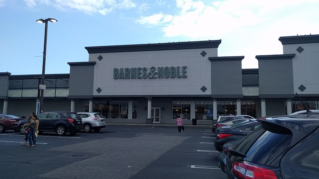 Barnes & Noble | Sunrise Promenade, 5224 Sunrise Hwy, Massapequa Park, NY 11762 | Phone: (516) 541-1456