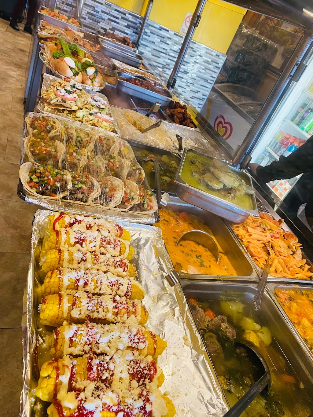 Armandos Deli & Pupuseria | 511 Union Ave, Westbury, NY 11590 | Phone: (516) 280-3305