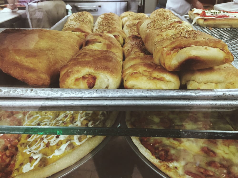 Vitos Pizzeria | 800 Carman Ave, Westbury, NY 11590 | Phone: (516) 334-0829