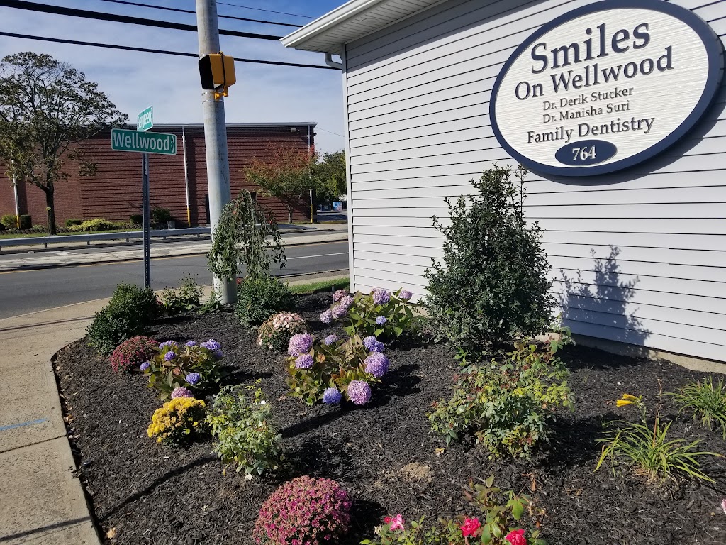 Smiles On Wellwood | 764 N Wellwood Ave, Lindenhurst, NY 11757 | Phone: (631) 957-2211