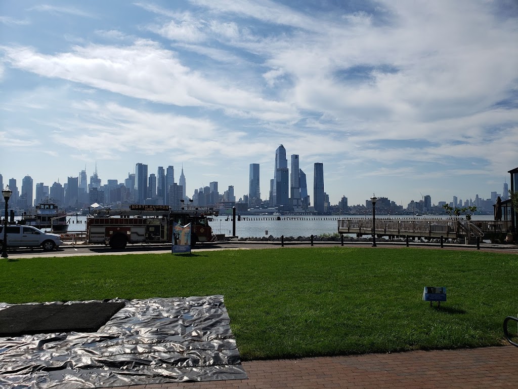 Hudson River Waterfront Walkway | Riva Pointe Complex, 600 Harbor Blvd, Weehawken, NJ 07086 | Phone: (201) 519-7057