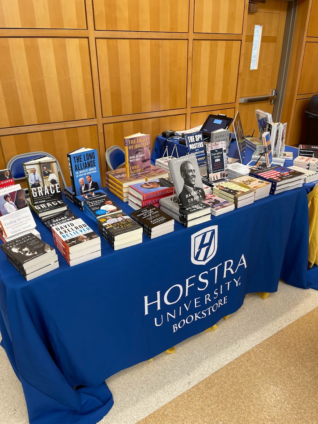 Hofstra University Bookstore | 200 Hofstra University, Hempstead, NY 11549 | Phone: (516) 463-6847