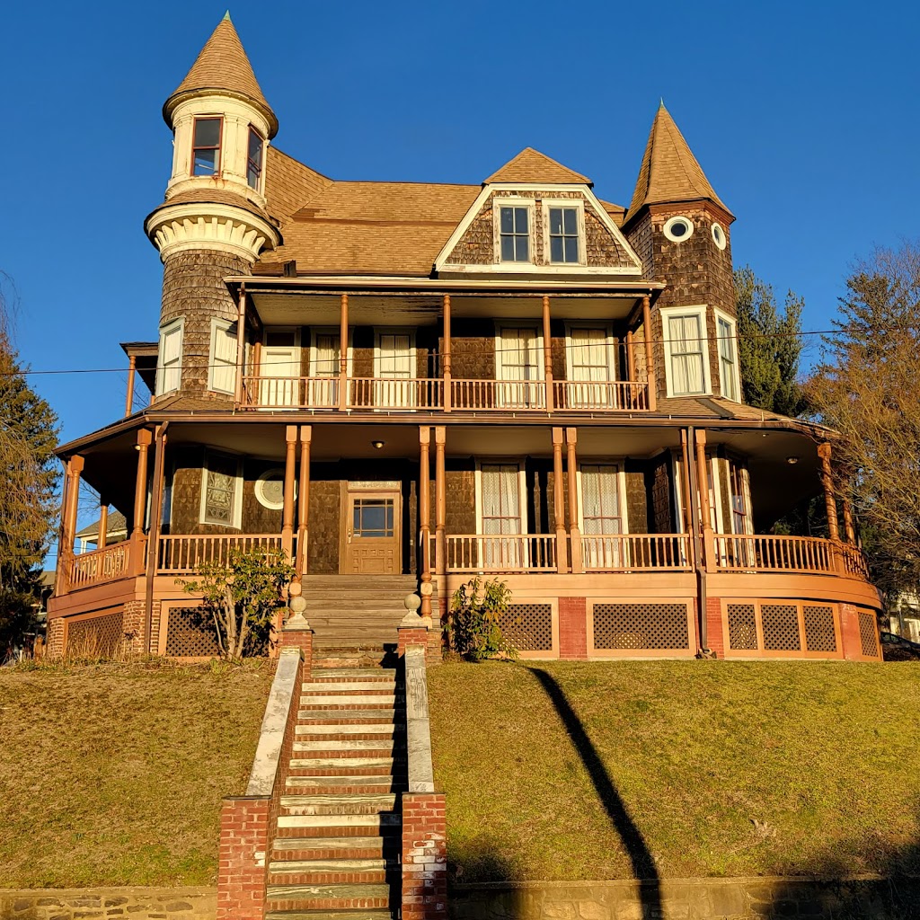 Strauss Mansion Museum | 27 Prospect Cir, Atlantic Highlands, NJ 07716 | Phone: (732) 291-1861