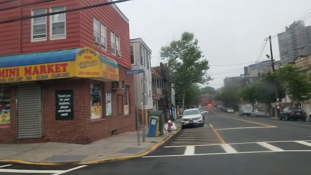 Jerez Mini Market | 6100 Broadway, West New York, NJ 07093 | Phone: (201) 861-2156