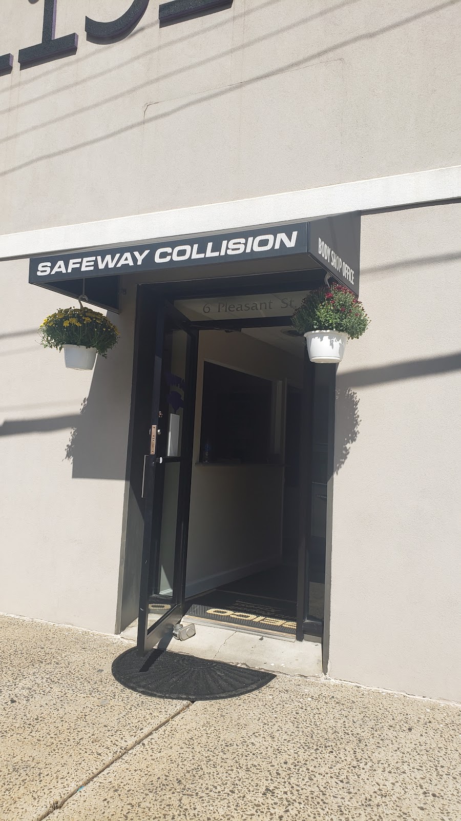 Safeway collision | 6 Pleasant St, New Rochelle, NY 10801 | Phone: (914) 740-4641