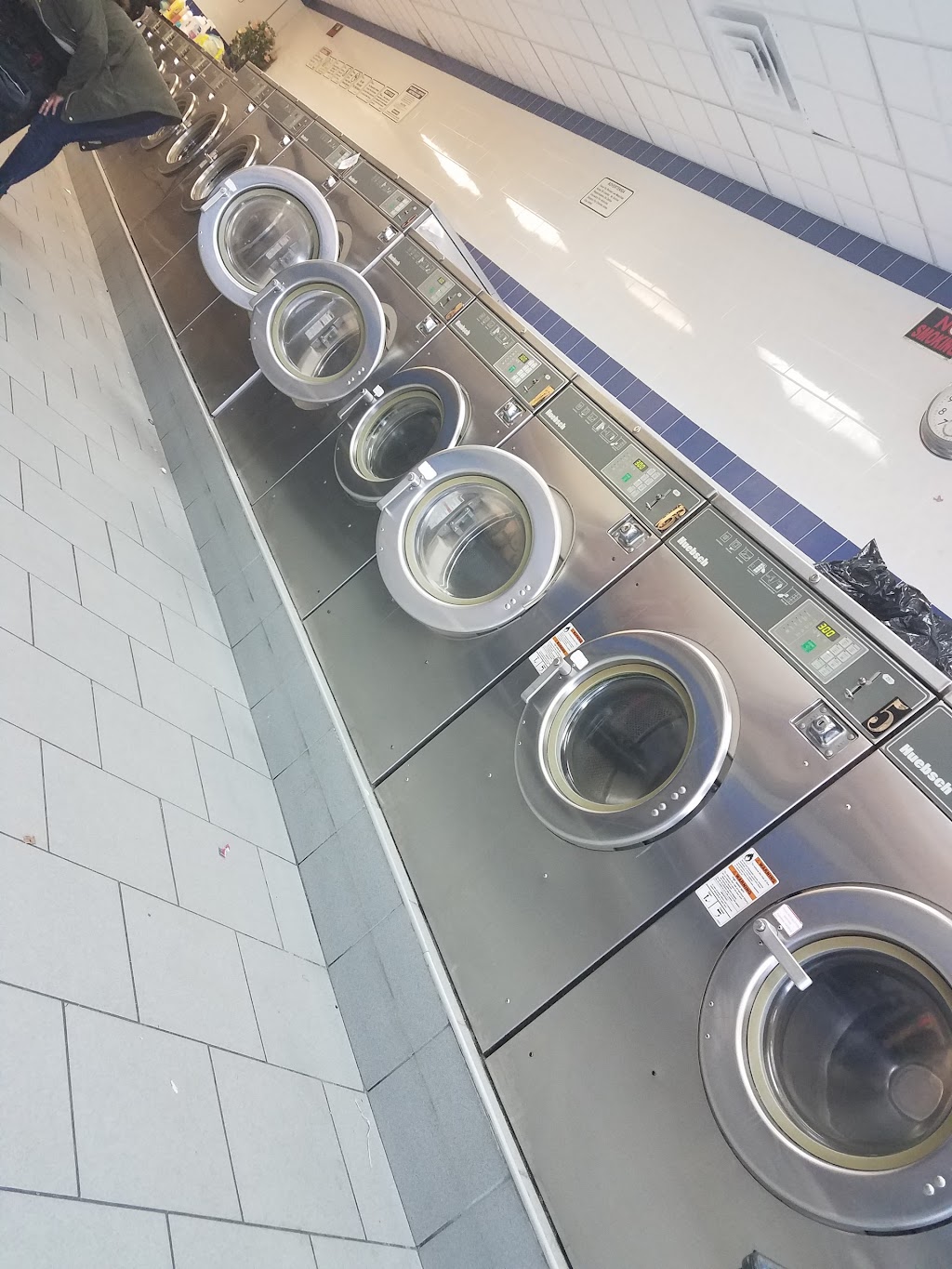 Sun Light Laundromat | 4012 E Tremont Ave, Bronx, NY 10465 | Phone: (718) 684-3510