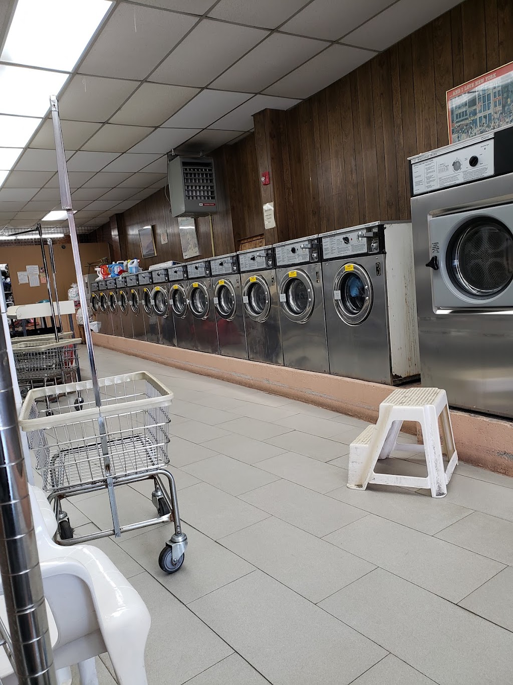 Syosset Laundromat | 131 Jackson Ave, Syosset, NY 11791 | Phone: (516) 921-0330