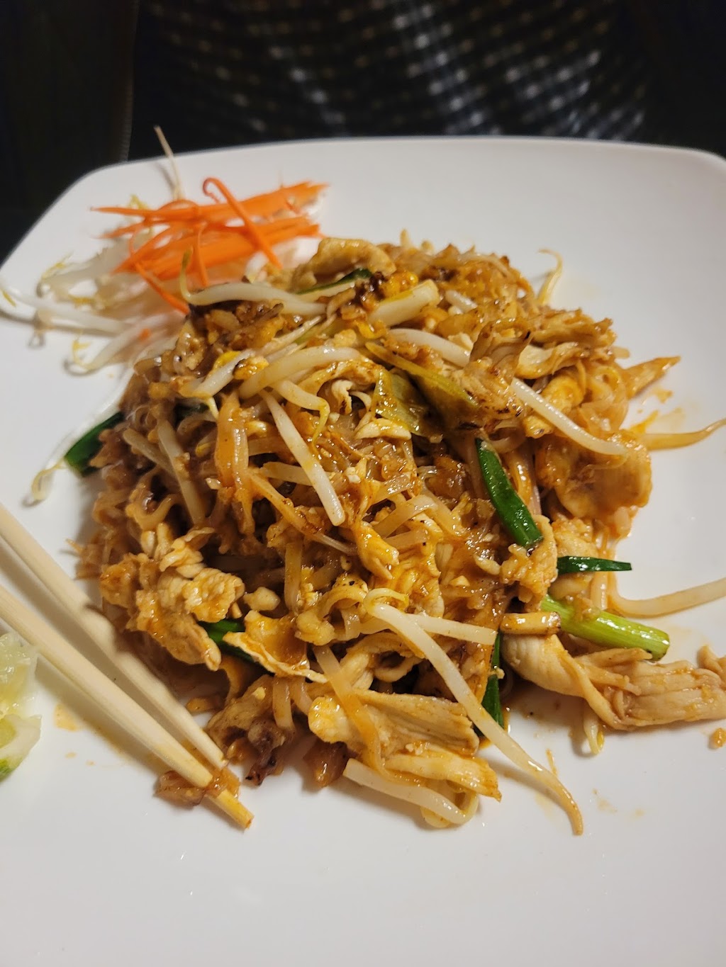 Sopah Thai Kitchen | 11 Cedar Swamp Rd, Glen Cove, NY 11542 | Phone: (516) 945-3688