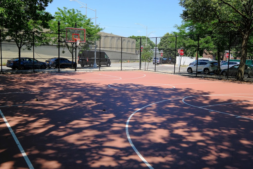 Nathan Weidenbaum Playground | Laurel Hill Blvd. &, 48-09 63rd St, Queens, NY 11377 | Phone: (212) 639-9675