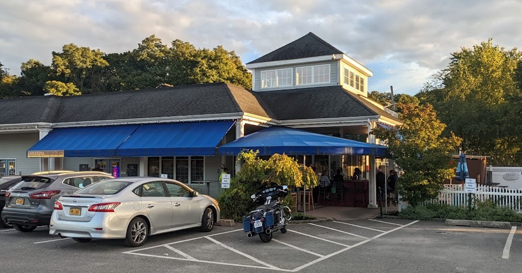 Lauras BBQ Waterfront Restaurant and Bar | 76 Shore Rd, Glen Cove, NY 11542 | Phone: (516) 715-1500