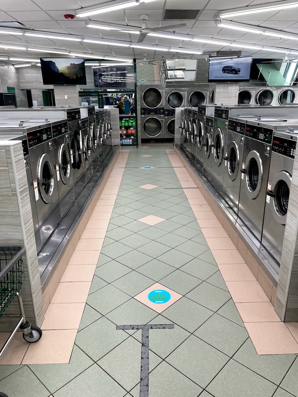 Laundry palace | 4160 Austin Blvd, Island Park, NY 11558 | Phone: (516) 543-4316