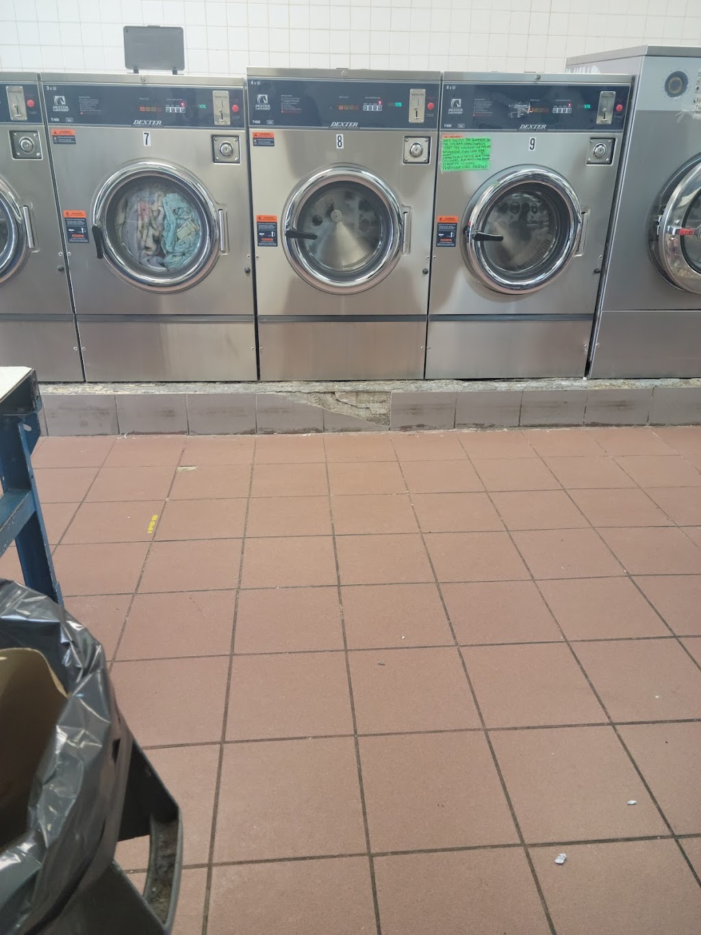 Clean & White Laundromat | 235 E 198th St, Bronx, NY 10458 | Phone: (718) 933-3942