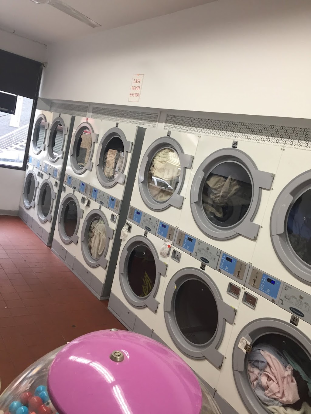 Laundry Land II Inc | 269 Eckford St, Brooklyn, NY 11222 | Phone: (718) 383-3587