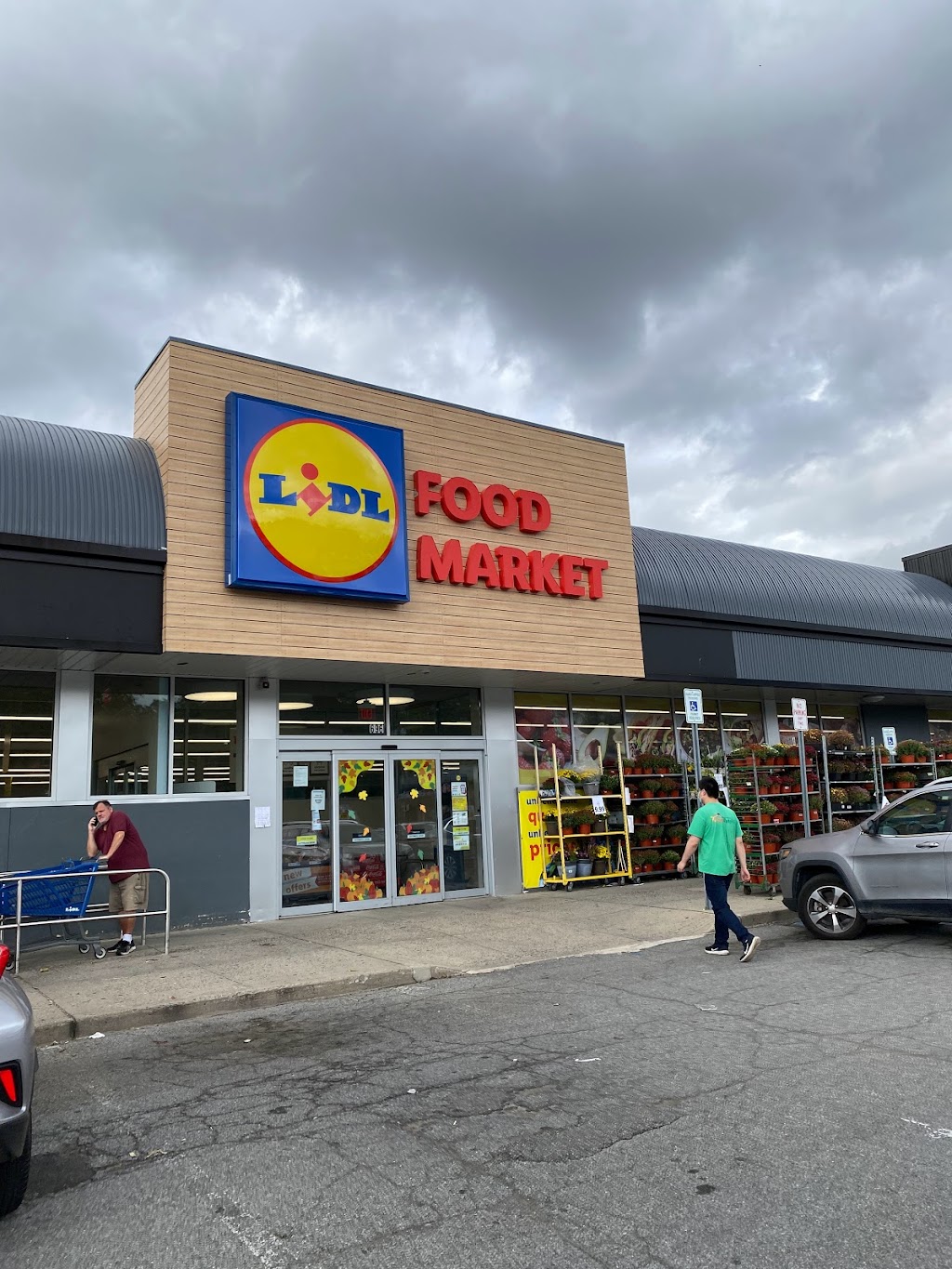 Lidl | 696 Dogwood Ave, Franklin Square, NY 11010 | Phone: (888) 654-3515