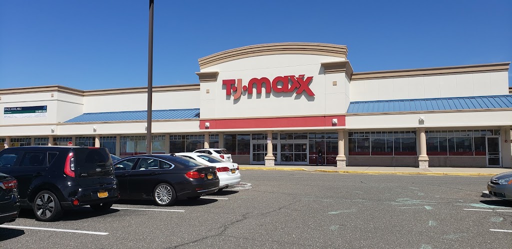 T.J. Maxx | 231 Airport Plaza Blvd, Farmingdale, NY 11735 | Phone: (631) 844-9682