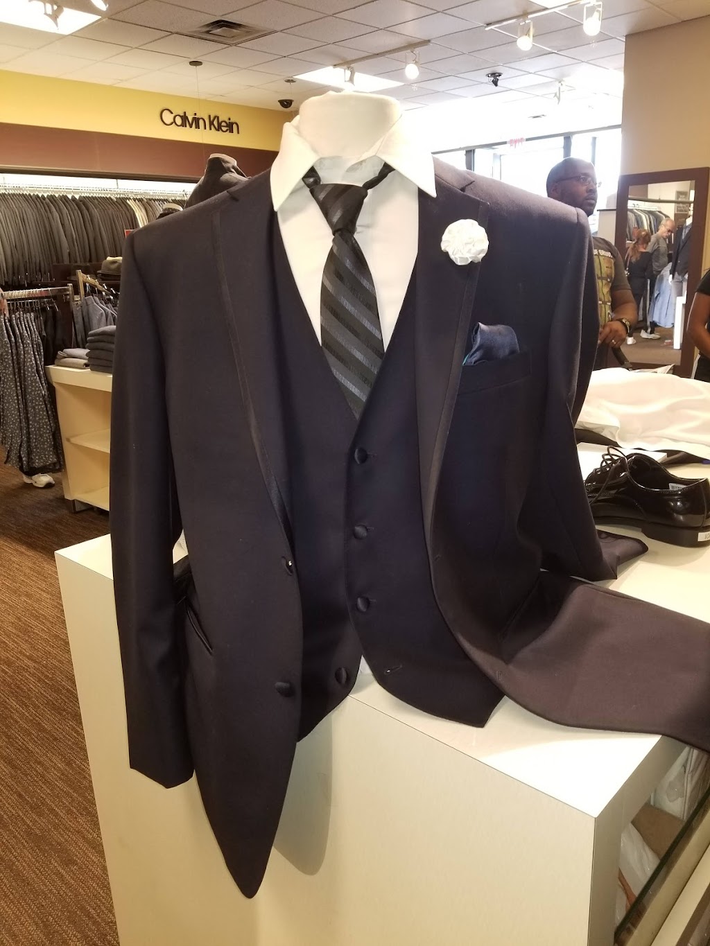 Mens Wearhouse | 2021 Bartow Ave, Bronx, NY 10475 | Phone: (718) 320-8347