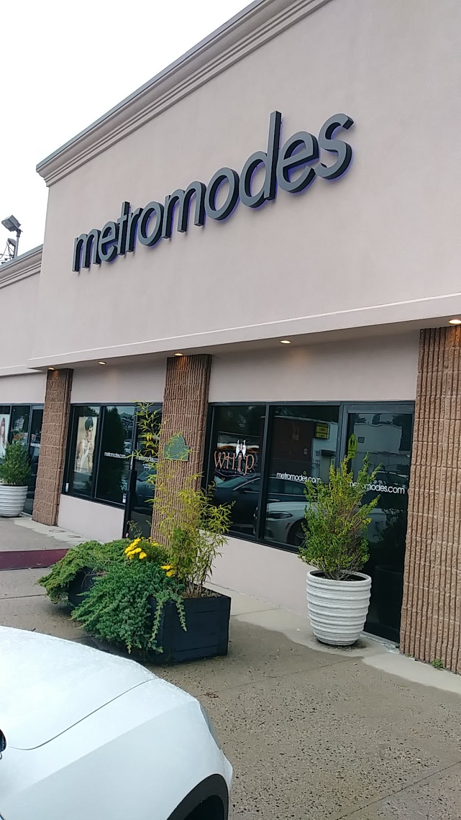 Metro Hair Modes Inc | 1850 Newbridge Rd, North Bellmore, NY 11710 | Phone: (516) 221-2868