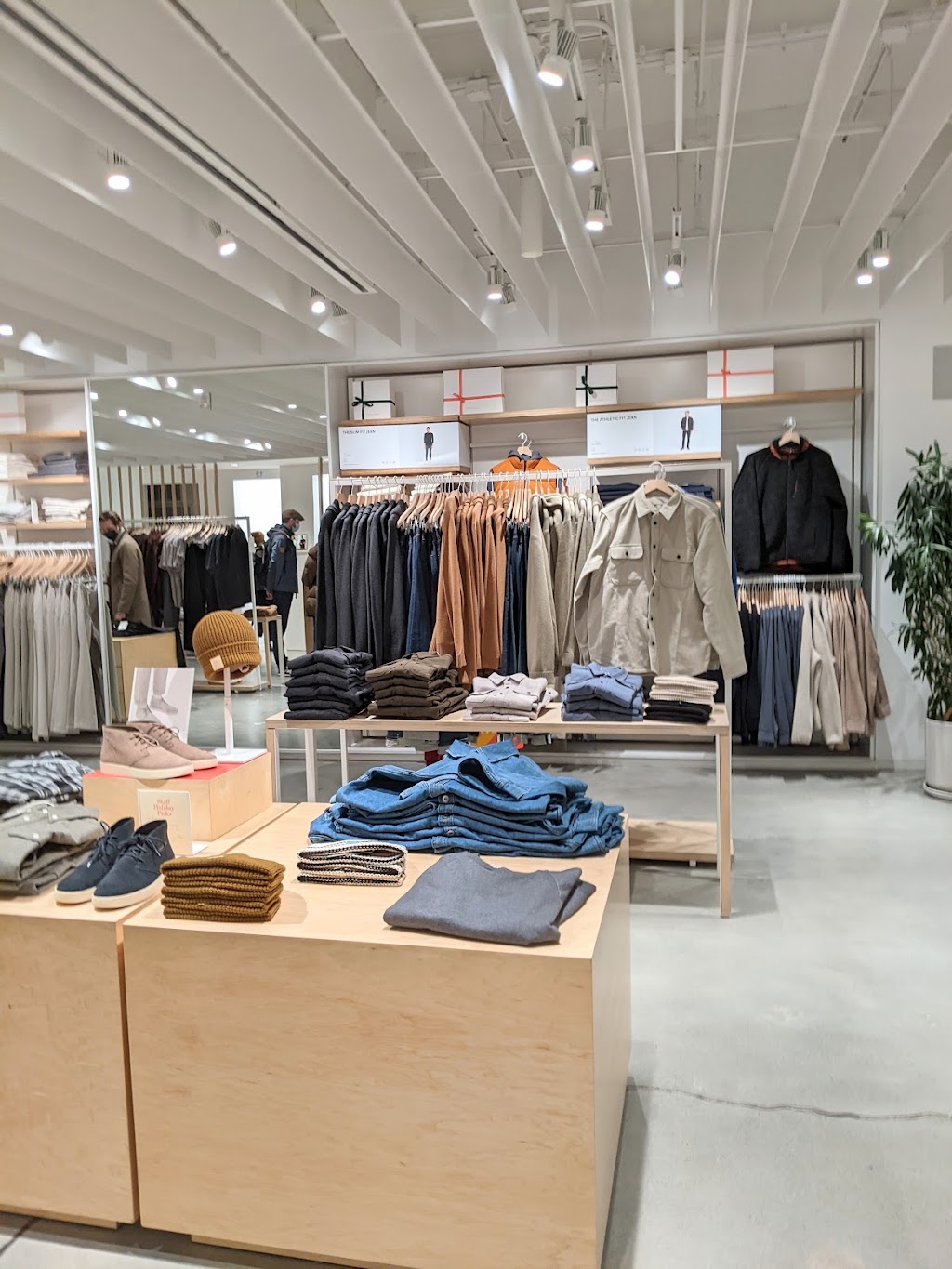 Everlane | 104 N 6th St, Brooklyn, NY 11211 | Phone: (347) 201-2308