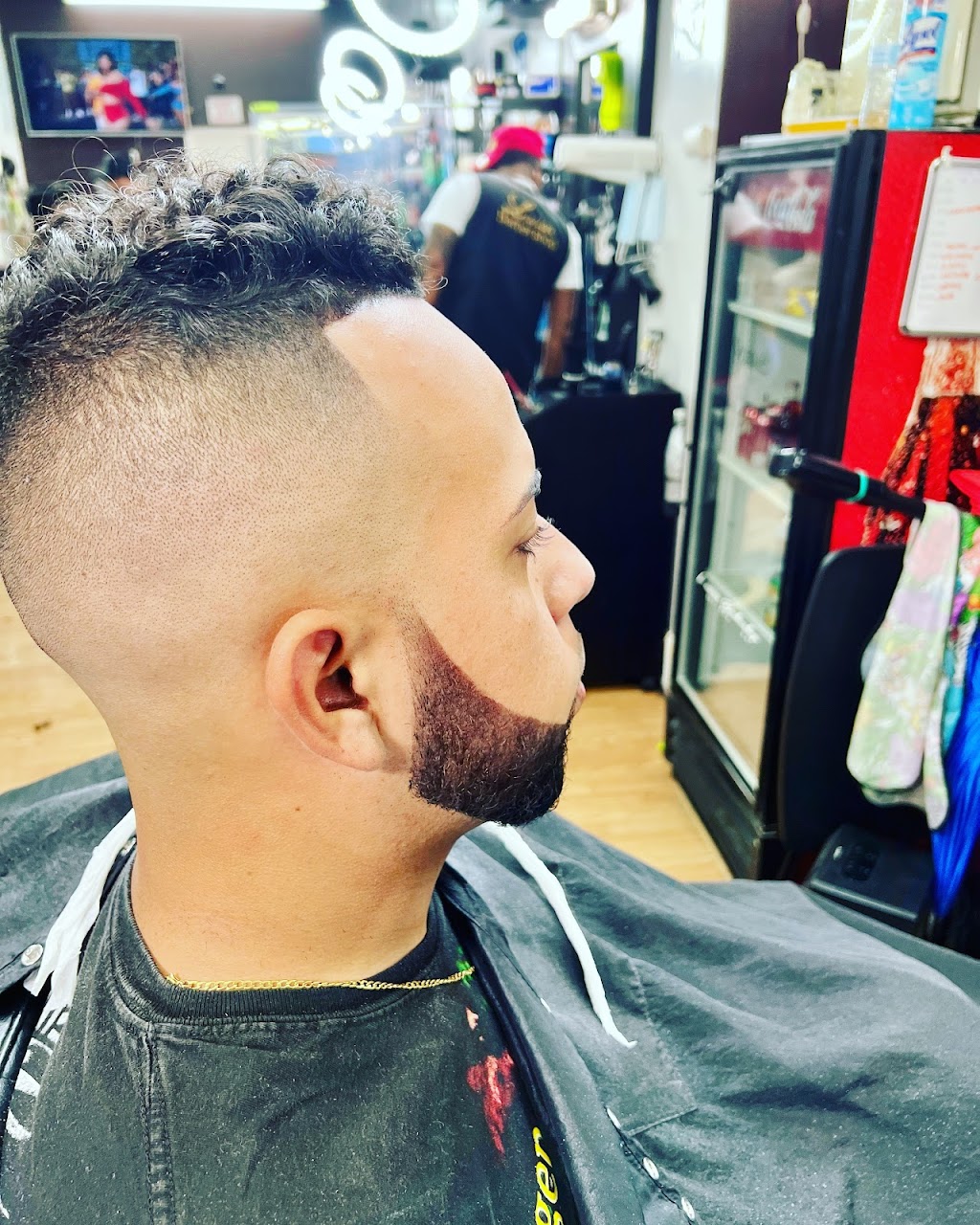 Lucían barber SHOP LLC | 2504 Bergenline Ave, Union City, NJ 07087 | Phone: (201) 598-3900