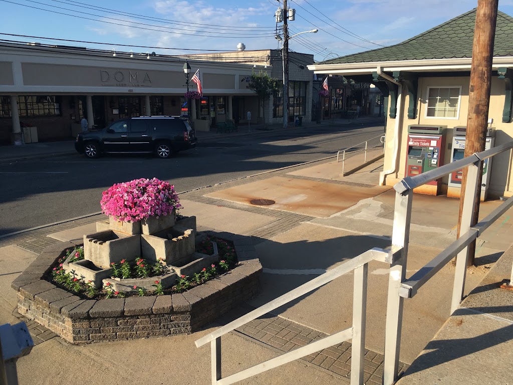 Cedarhurst LIRR Station Parking 6 | 68 Spruce St, Rosedale, NY 11422 | Phone: (516) 295-5770