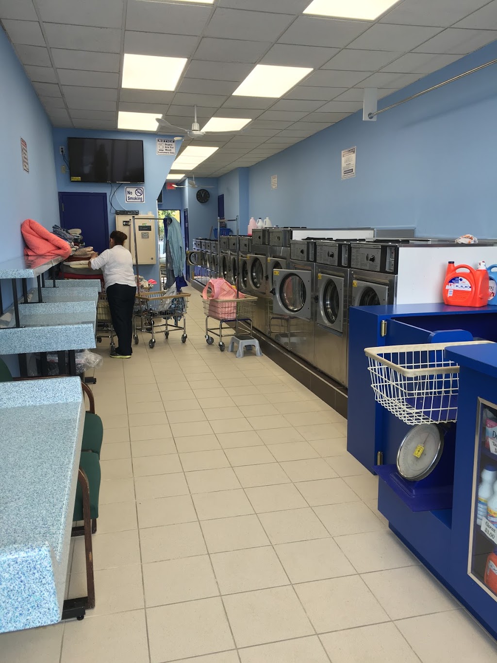 Laundromat LV | 640 Wantagh Ave, Levittown, NY 11756 | Phone: (646) 374-9866