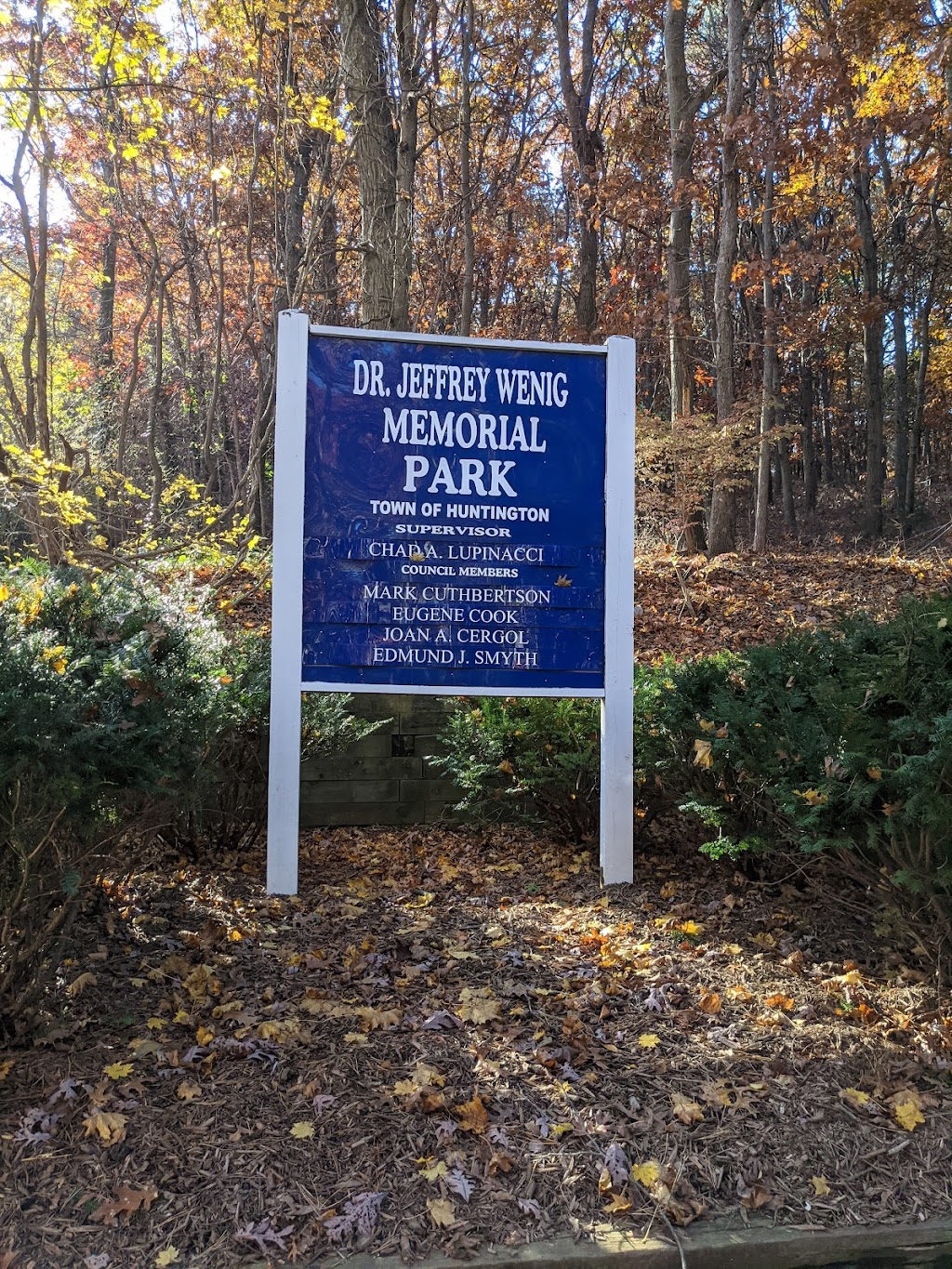 Dr. Jeffrey Wenig Memorial Park | Roundtree Dr, Melville, NY 11747 | Phone: (631) 351-3000