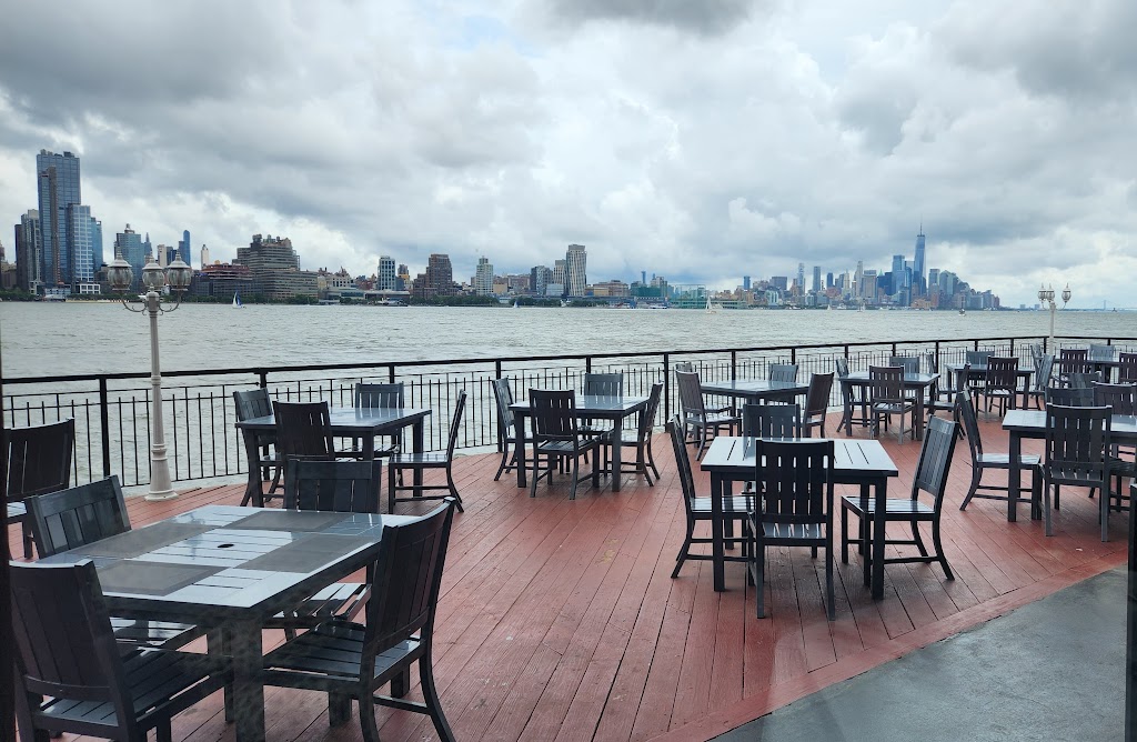 Chart House | 1700 Harbor Blvd, Weehawken, NJ 07086 | Phone: (201) 348-6628