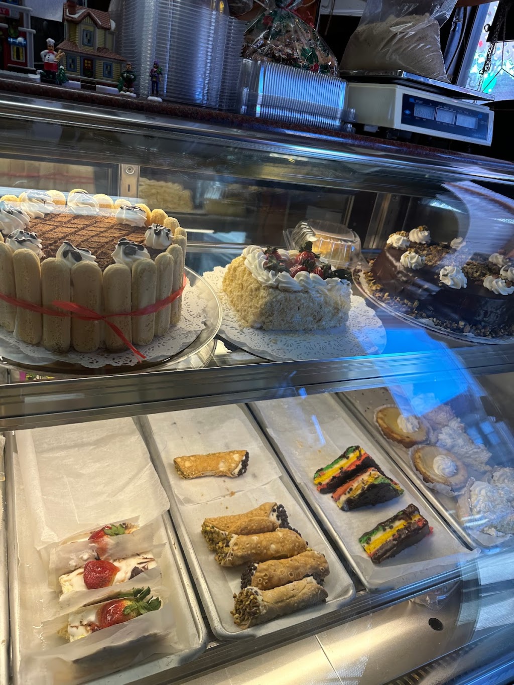 Dolci Paradise Bakery I | 4809 45th St, Queens, NY 11377 | Phone: (718) 937-3410