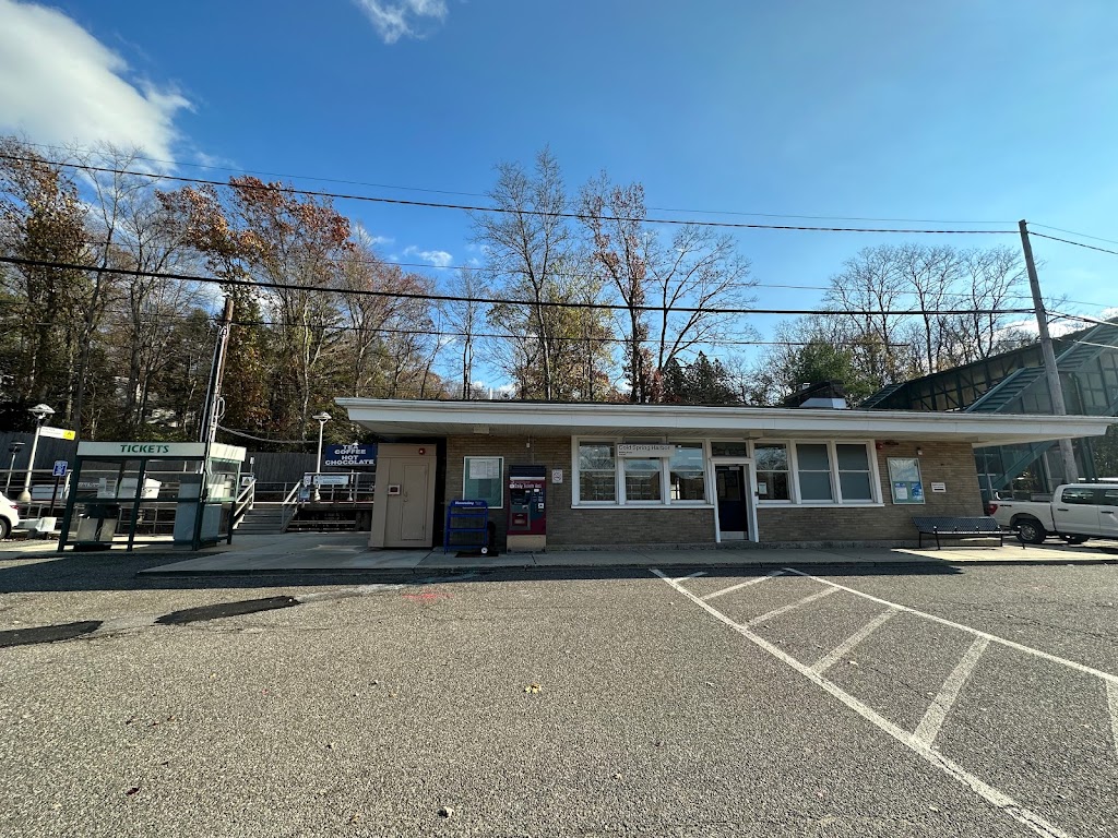 Cold Spring Harbor LIRR Station Permit Parking | 2 Station Ln N, Syosset, NY 11791 | Phone: (631) 351-3206