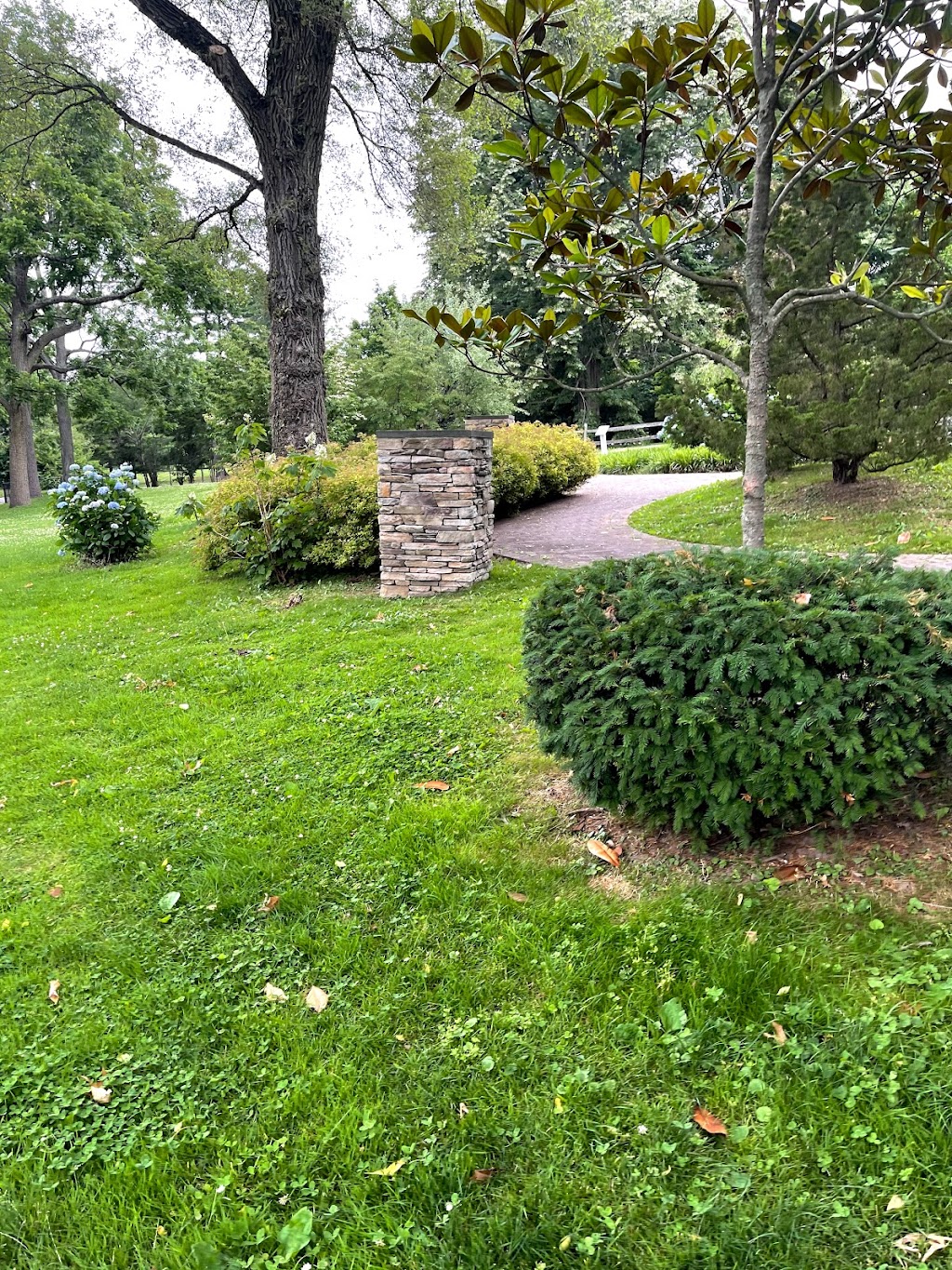 Arboretum Park | 15 Wilmington Dr, Melville, NY 11747 | Phone: (631) 351-3000