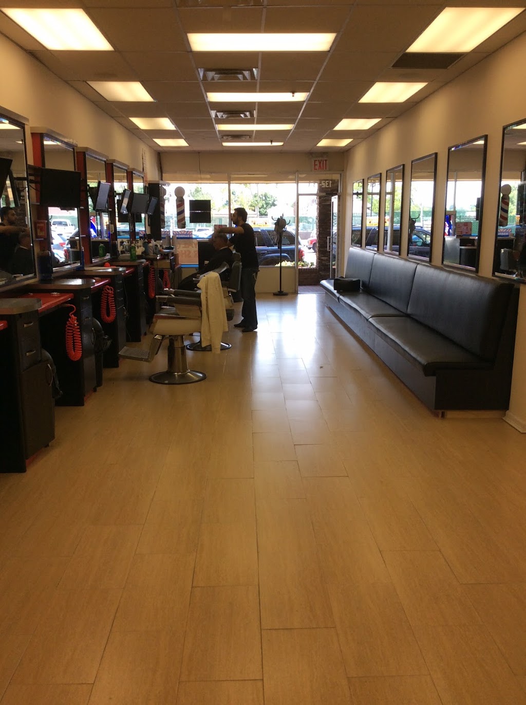 Royal Barbershop Whitepoint Shopping Center | 132-13 14th Ave, College Point, NY 11356 | Phone: (718) 734-4080