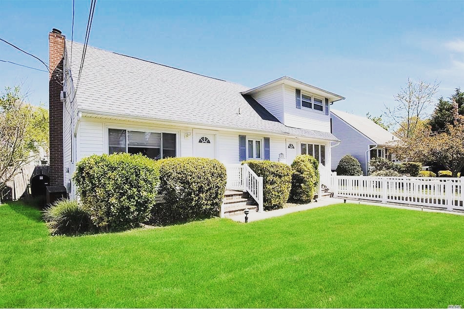 Royal Realty Homes | 325 Buffalo Ave, Lindenhurst, NY 11757 | Phone: (718) 640-3798