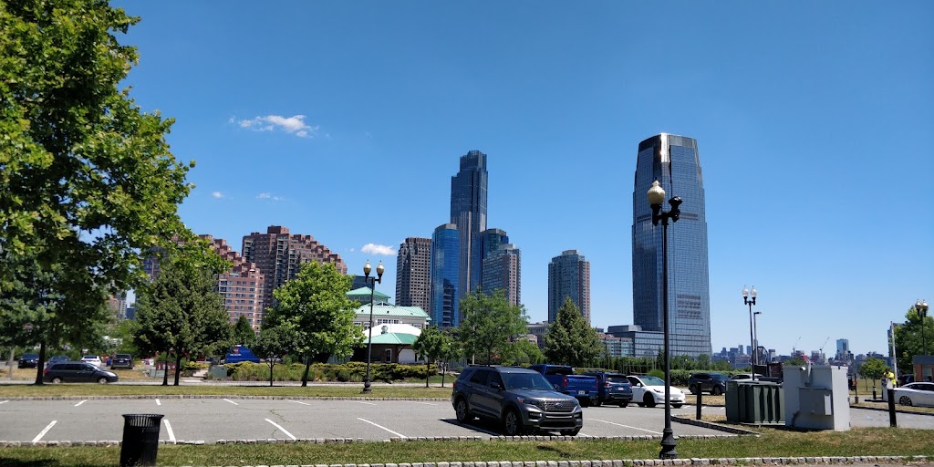 Statue of Liberty Parking | 30 Audrey Zapp Dr, Jersey City, NJ 07305 | Phone: (201) 915-3400