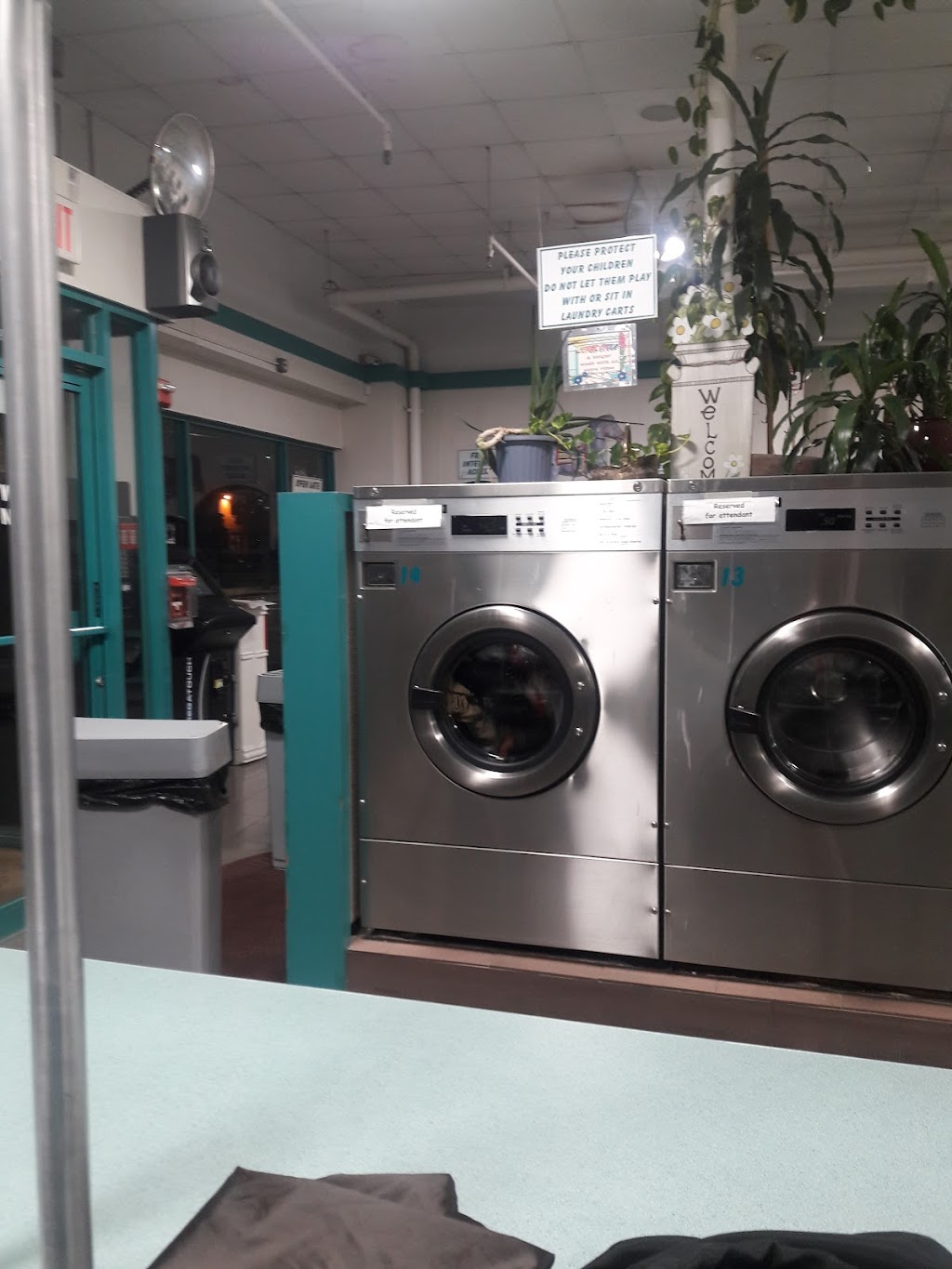 East Rock Laundromat Corporation | 260 Atlantic Ave, East Rockaway, NY 11518 | Phone: (516) 825-6838