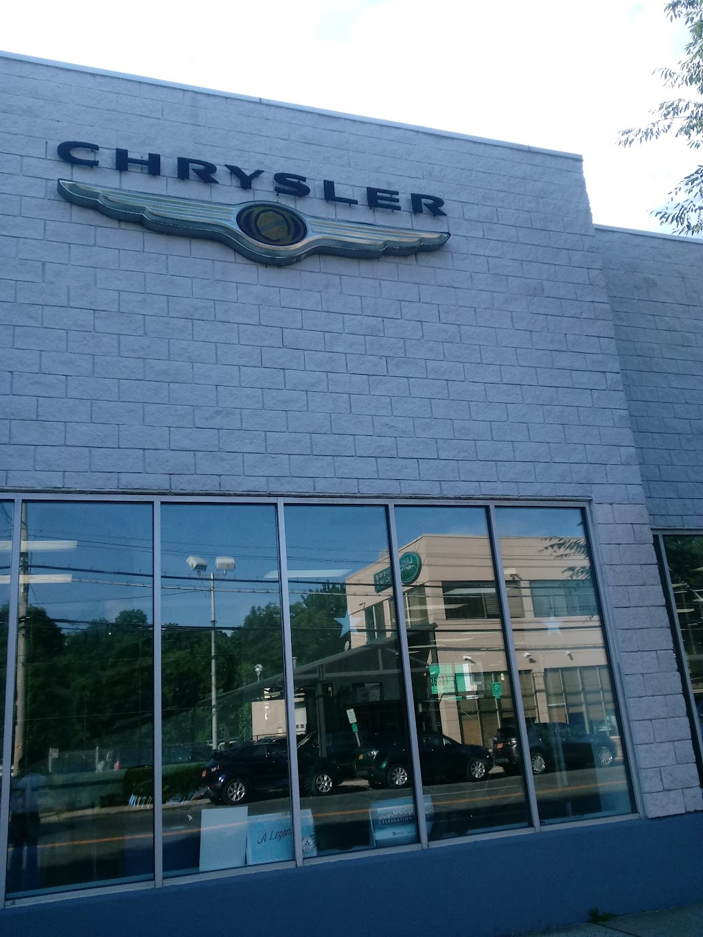 Larchmont Chrysler Jeep Dodge Ram | 2533 Boston Post Rd, Larchmont, NY 10538 | Phone: (914) 636-3030