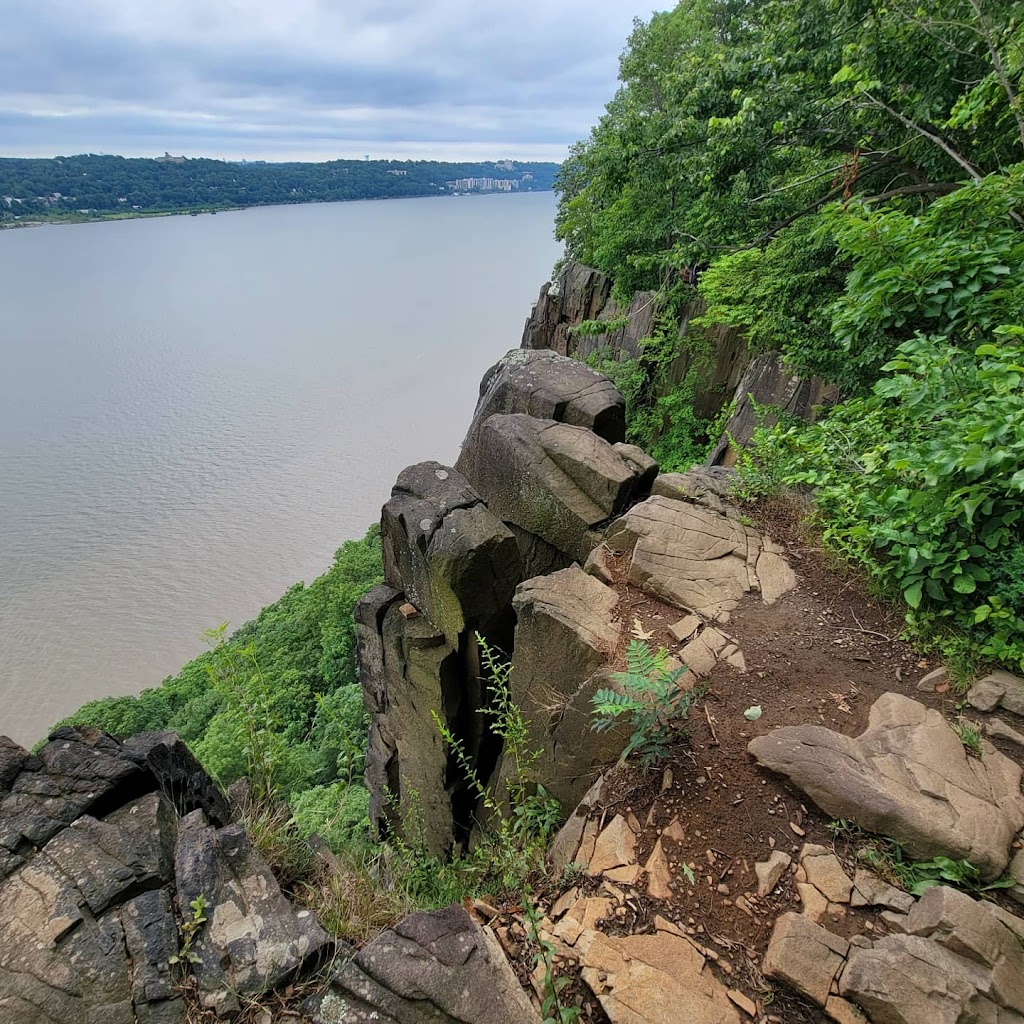 Giant Stairs Palisades | Shore Trail, Closter, NJ 07624 | Phone: (201) 750-0465