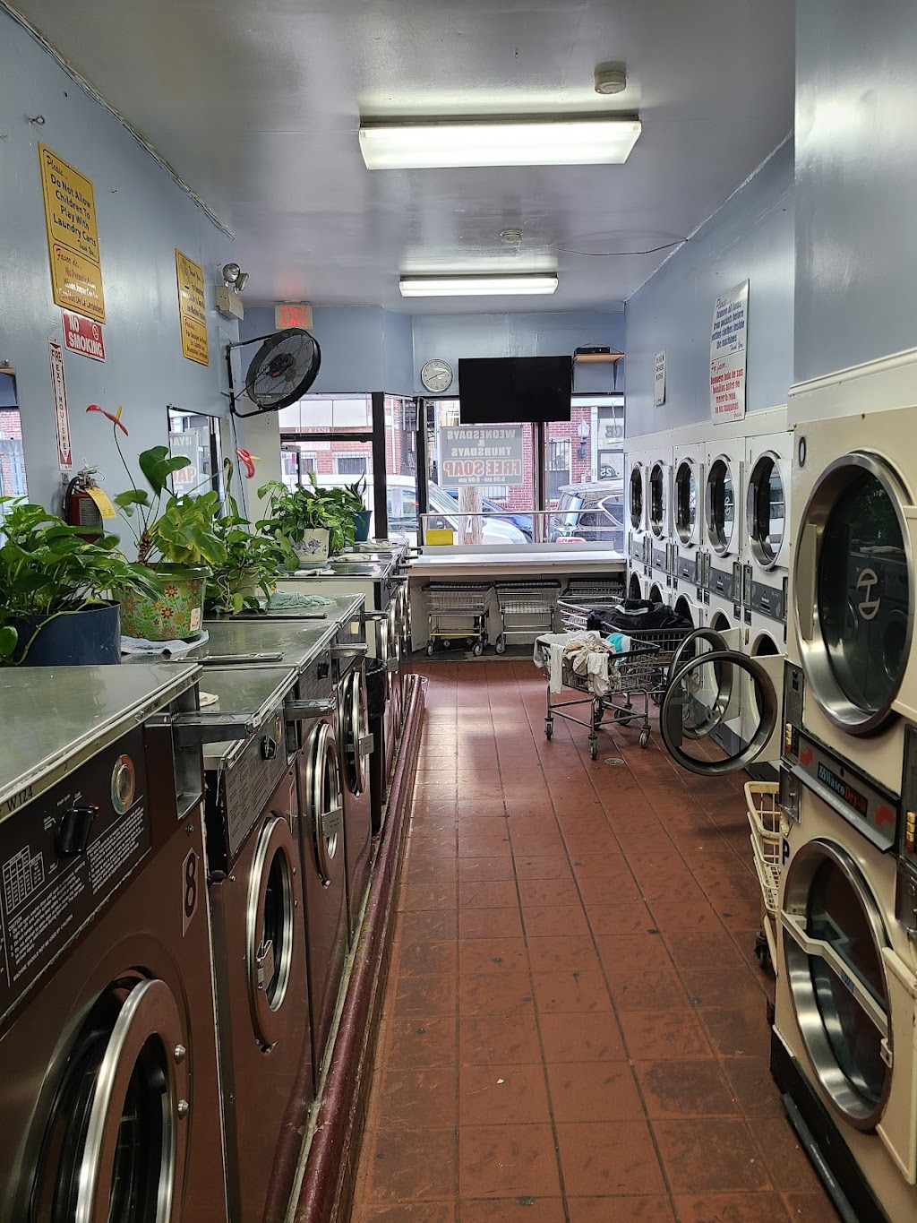 Andys Laundromat | 153 Willow St, Yonkers, NY 10701 | Phone: (914) 423-0917