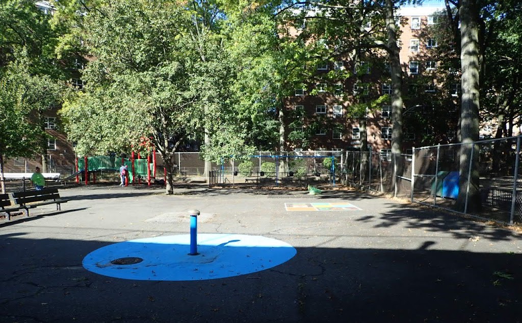 Parkside Playground | Arnow Ave. &, White Plains Rd, Bronx, NY 10467 | Phone: (212) 639-9675