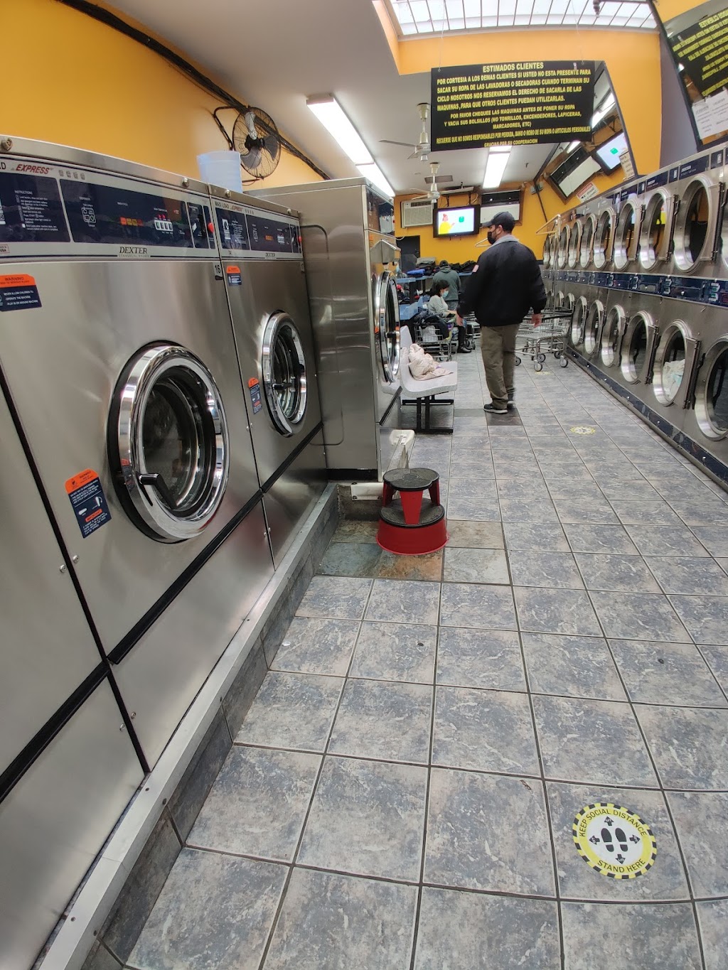 Express 1 Laundromat | 109-10 Northern Blvd, Queens, NY 11368 | Phone: (718) 505-1470