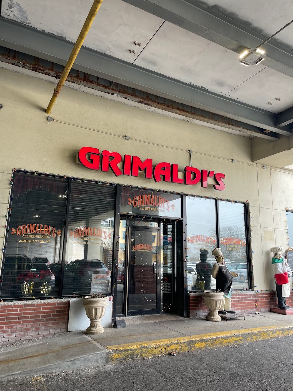 Grimaldis Pizzeria Douglaston | 242-02 61st Ave, Queens, NY 11362 | Phone: (718) 819-8889