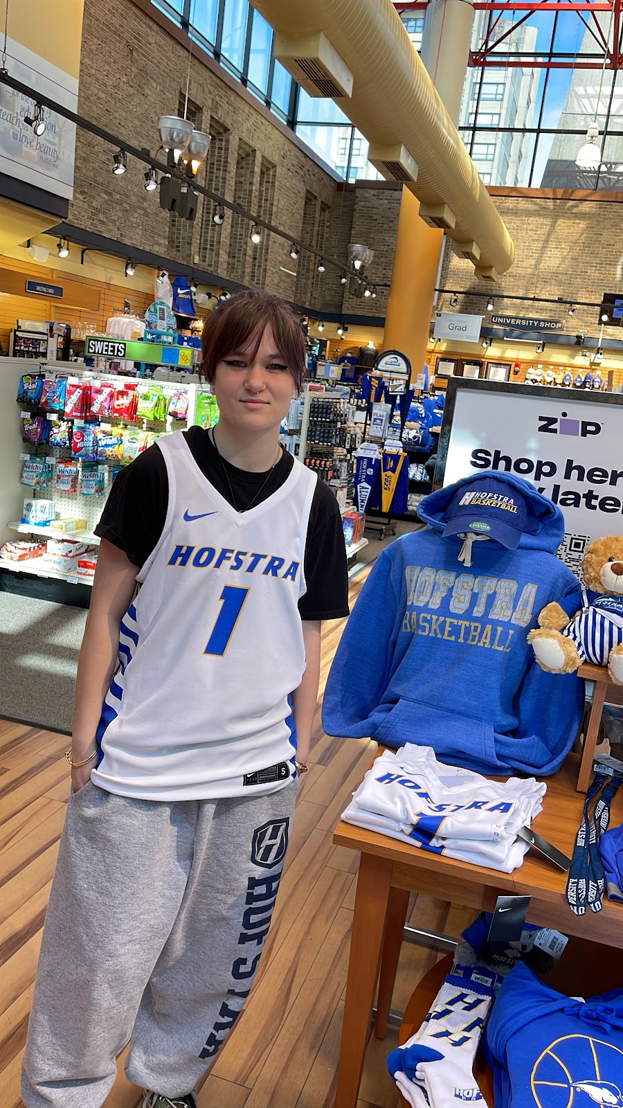 Hofstra University Bookstore | 200 Hofstra University, Hempstead, NY 11549 | Phone: (516) 463-6847