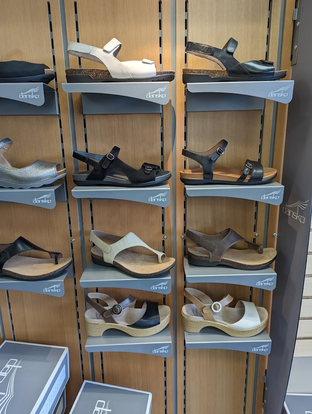 Steves Shoes | 2500 Central Park Ave #22-5, Yonkers, NY 10710 | Phone: (914) 395-0037