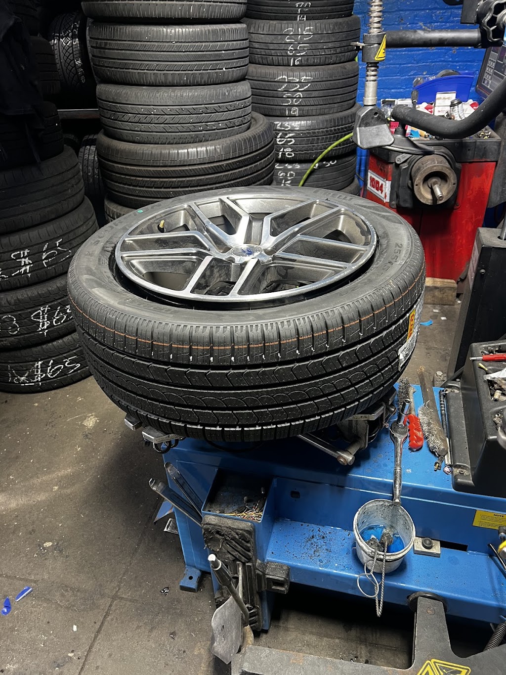 A & F Tire shop | 6929 Cooper Ave, Glendale, NY 11385 | Phone: (516) 495-3605