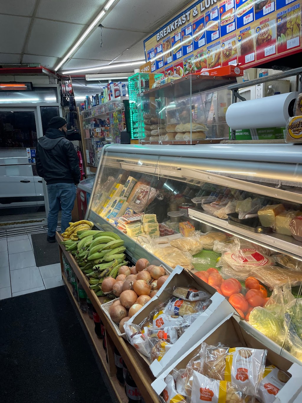 Middle Store Deli & Grocery | 1194 Woodfield Rd, Rockville Centre, NY 11570 | Phone: (516) 764-6224