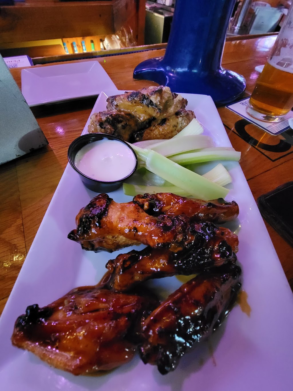 Canz Bar & Grill | 1610 Old Country Rd, Westbury, NY 11590 | Phone: (516) 227-2269