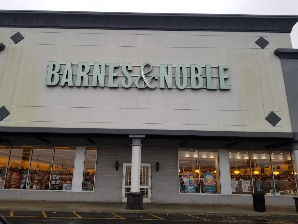 Barnes & Noble | Sunrise Promenade, 5224 Sunrise Hwy, Massapequa Park, NY 11762 | Phone: (516) 541-1456