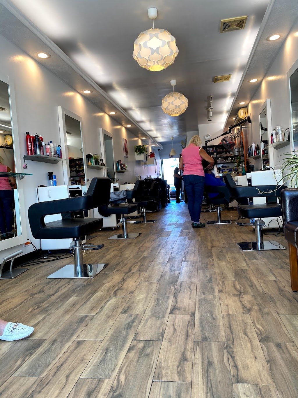 Studio Salon | 15 Bayview Ave, Manhasset, NY 11030 | Phone: (516) 365-2223